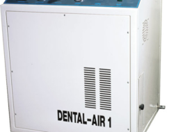 Воздушный безмасляный компрессор Werther Dental Air 1 в закрытом сером шумоизоляционном кожухе, вид спереди.