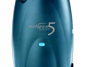 Портативный кислородный концентратор SeQual Eclipse 5 темно-синего цвета, вид в три четверти
