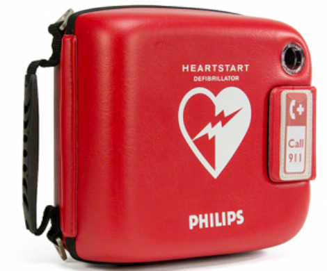 Автоматический наружный дефибриллятор Philips HeartStart в красном защитном футляре на белом фоне